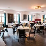 Schloss Neuburg - Hoftaferne Hotel 4*