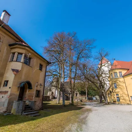Hotel Schloss Neuburg - Hoftaferne Neuburg am Inn