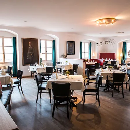 Schloss Neuburg - Hoftaferne Hotel 4*