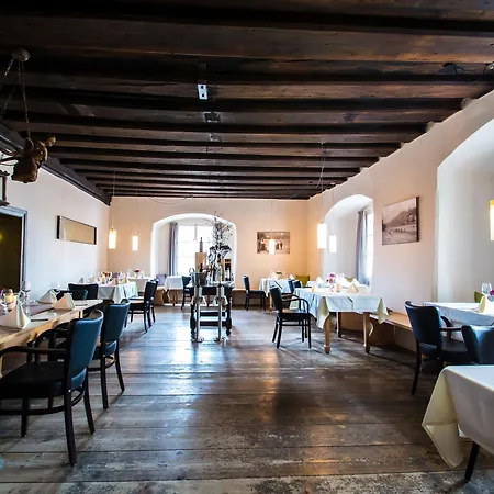 Schloss Neuburg - Hoftaferne Hotel 4*