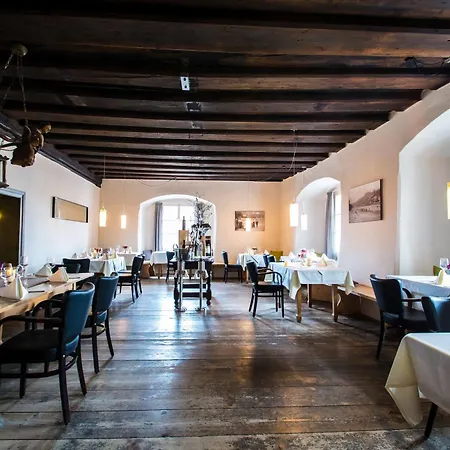 Schloss Neuburg - Hoftaferne Hotel 4*