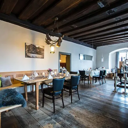Schloss Neuburg - Hoftaferne Hotel 4*